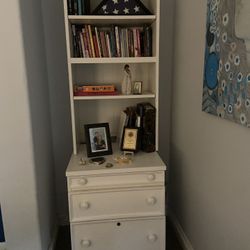 Pottery Barn, 2 Nightstands 35$ Each 