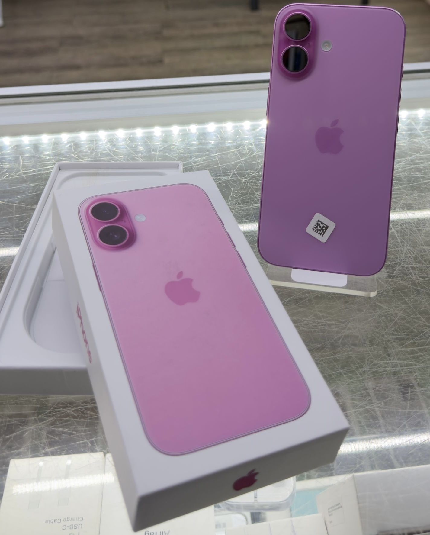 iPhone 16 Plus Factory-unlocked💕💕