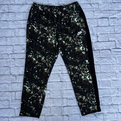 Men’s Nike Sweatpants Green Black Digital Camo Size XL