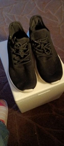 Ladie's Tennis Shoes