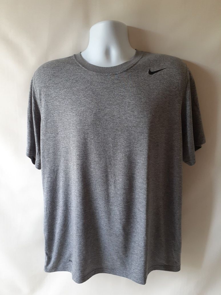 Nike Dri-FIT men's gray athletic short sleeve top size L
