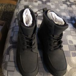 Boys boots size 2-4