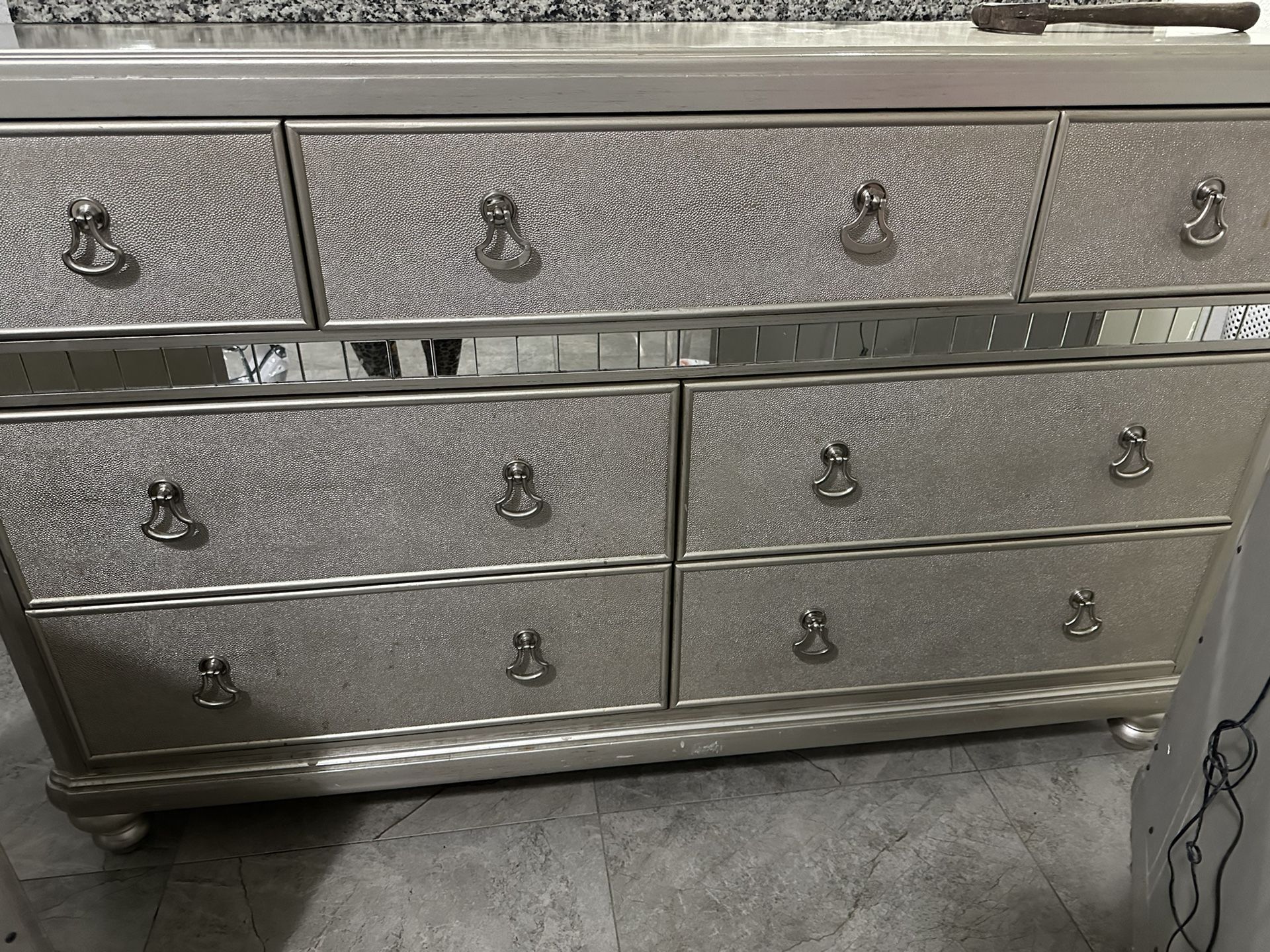 Grey Dresser With Two Nights Stand 