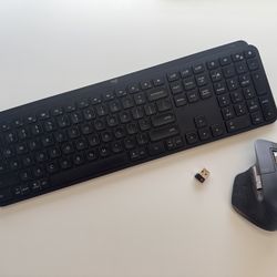 Logitech MX Keys KB & MX Master 3 Mouse