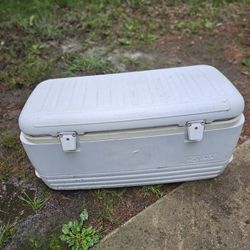 Price Is Firm.. Large 100 Can Igloo Ice Chest