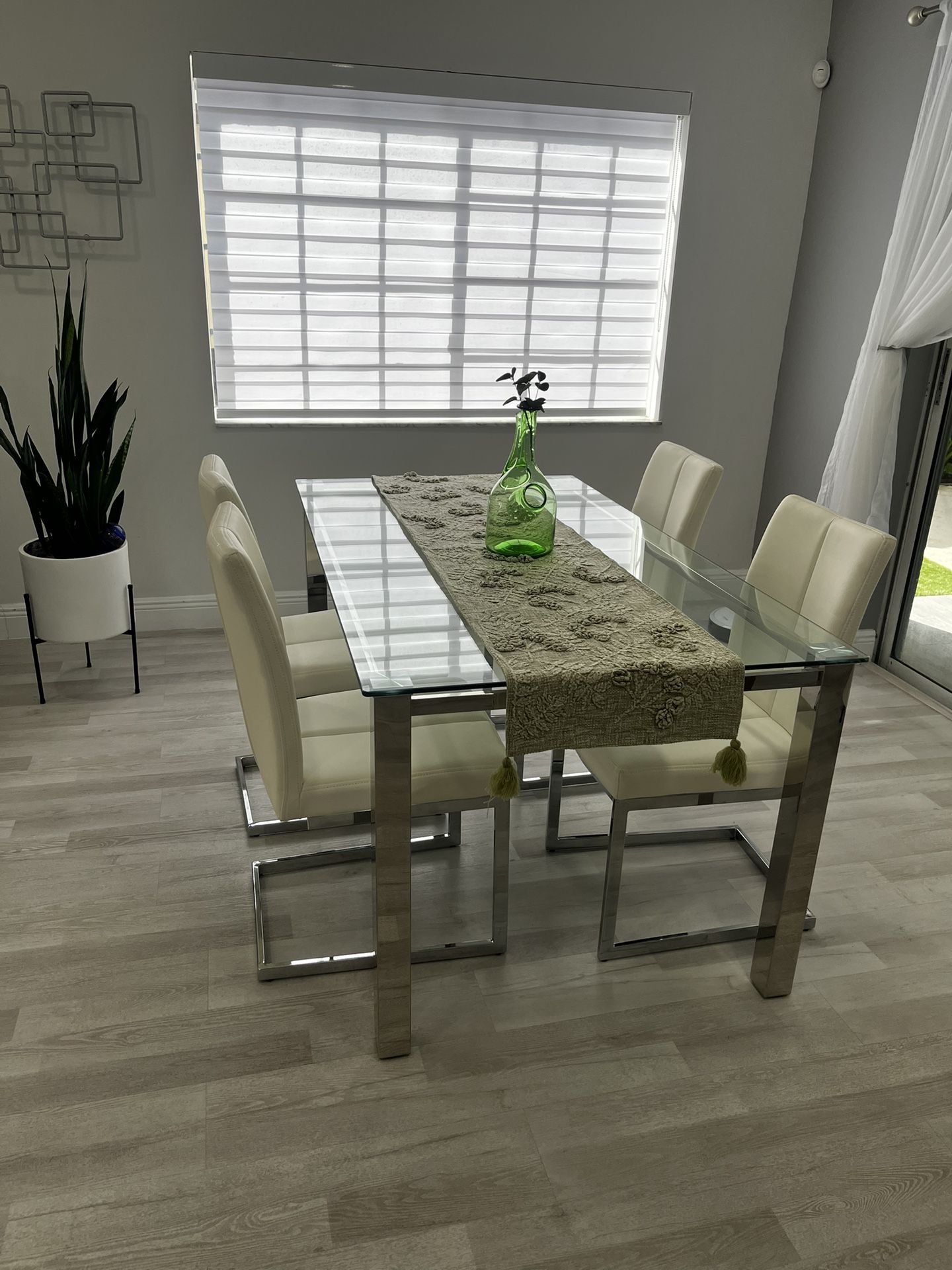 Dining table set