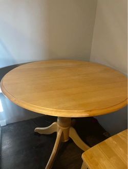 Dining room chair with 2 chairs