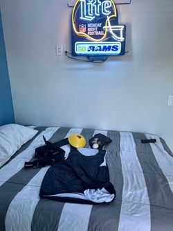 Lacrosse Training Gear In Great Condition: Legs Forcé Straps, Jersey, Balls  & Cones. Asking Only $20. Size Large But It Fit Médium As Well .