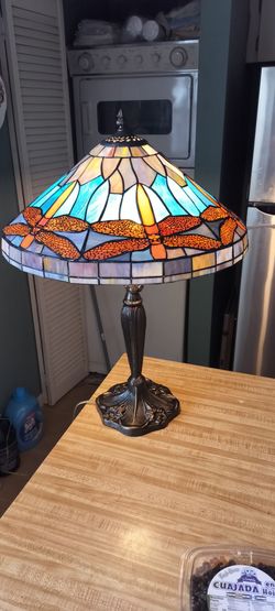 NICE TABLE LAMP STAINED GLASS