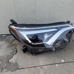 Toyota RAV4 2016-2018 Headlight Passenger Side 