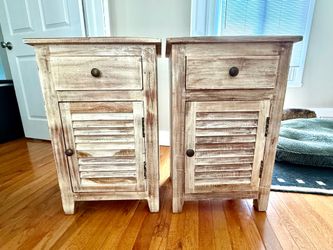 Ashley Furniture Charlowe White Wash Door Night Stand ( set of 2)