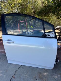 RIGHT PASSENGER SIDE FRONT DOOR 2020 TOYOTA PRIUS (PEARL WHITE) WITH HINGES