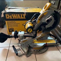 DEWALT 15 Amp Corded 12 in. Double Bevel Sliding Compound Miter Saw with XPS technology #DWS780