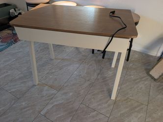 Plug in desk, desk with plug attachment