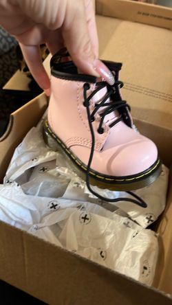 Dr Martens baby pink size 4c
