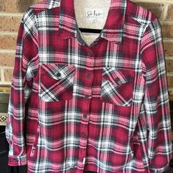 Soho Threads Red plaid flannel with sherpa inside size Medium