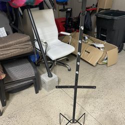 Stand for drawing or advertising anything