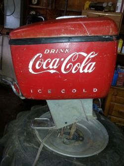 1950's vintage Coca-Cola soda machine