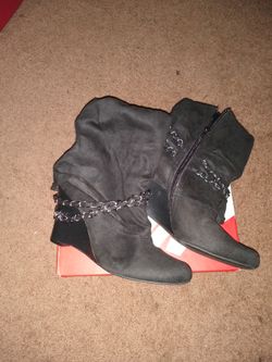 Women's boots size 10