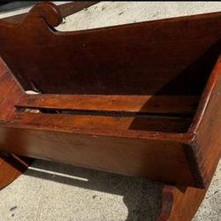 Old fashioned Antique Baby Cradle