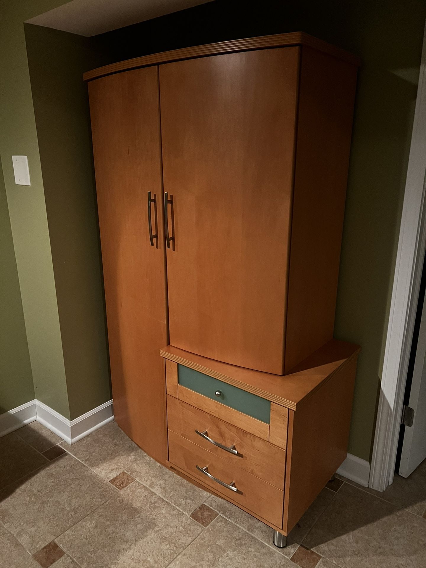 4 Piece Laurier Like New Bedroom Set