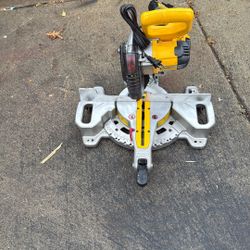 M20 Dewalt Cordless, 7 1/4 Slider, Saw Excellent Condition