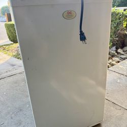 3.2 Cu.Ft Mini Fridge with Freezer, Single Door Mini Fridge