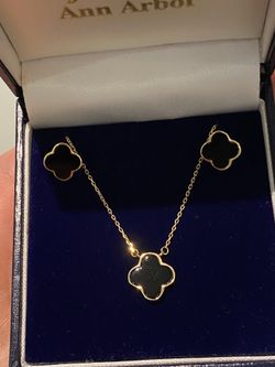14K GOLD CLOVER ONYX NECKLACE