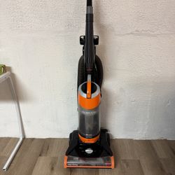 BISSELL CleanView Compact Upright Vacuum! With Brand New Brush! Thoroughly cleaned!