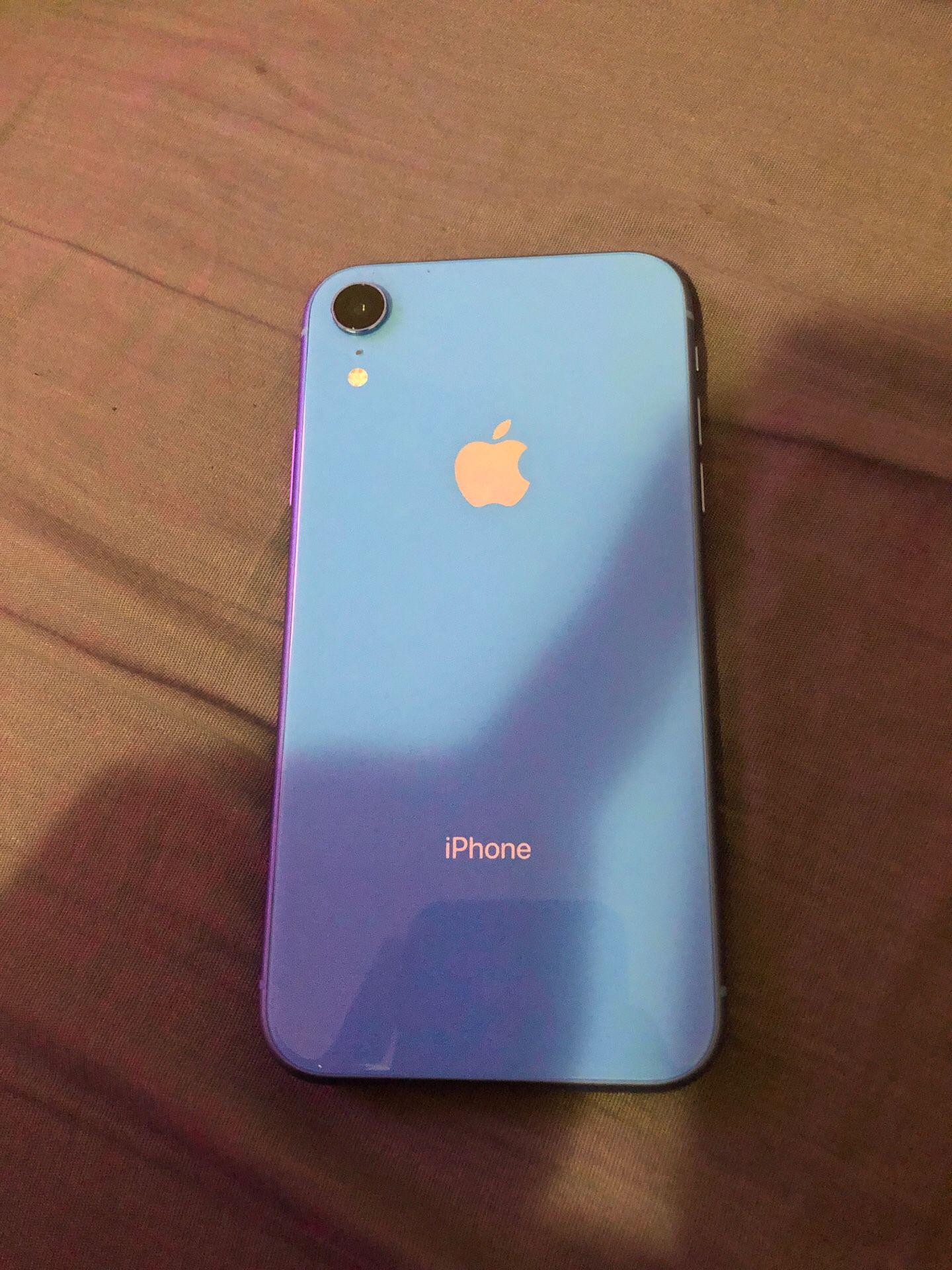 I phone xr blue [no i cloud lock]