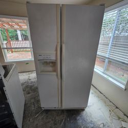 Refrigerator Refrigerator