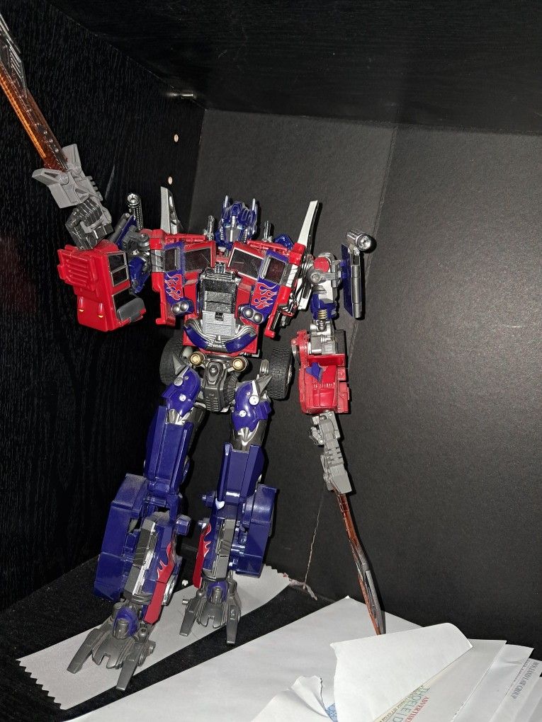 Wei Jiang Oversized Evasion Mode Optimus Prime 