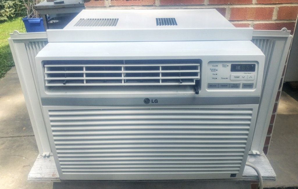 LG 10,000 BTU Air Conditioner Like New Condition