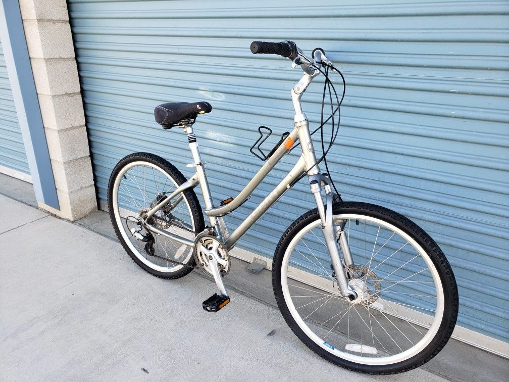 GIANT HYBRID BIKE 21 SPEEDS TIRE 26