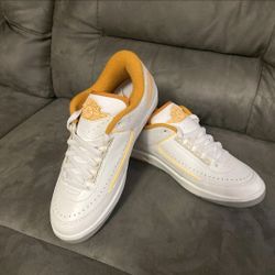Jordan 2 "Melon Tint" Size 9