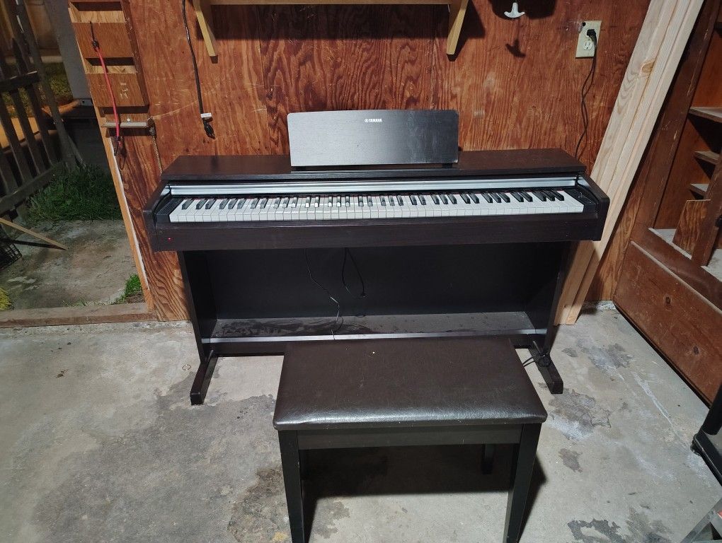 Yamaha Keyboard With Bench