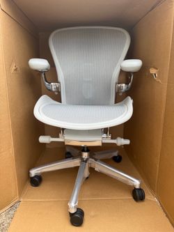 New Herman Miller Aeron Remastered W Aluminum base