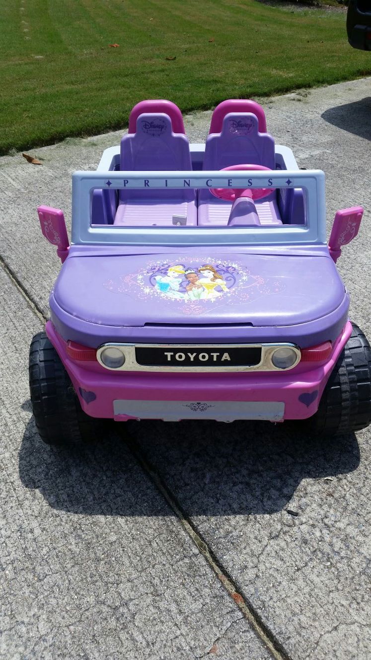 Disney Princess Toyota FJ Cruiser 12V Power Wheels Car