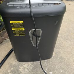 Amazon Basics 8-Sheet Cross Cut Paper Shredder and Credit Card Shredder - Black