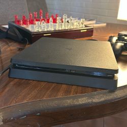 PlayStation 4 (1 TB Memory) 