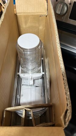 Kitchen slicer - mandoline with container