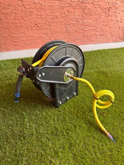 Retractable air hose reel
