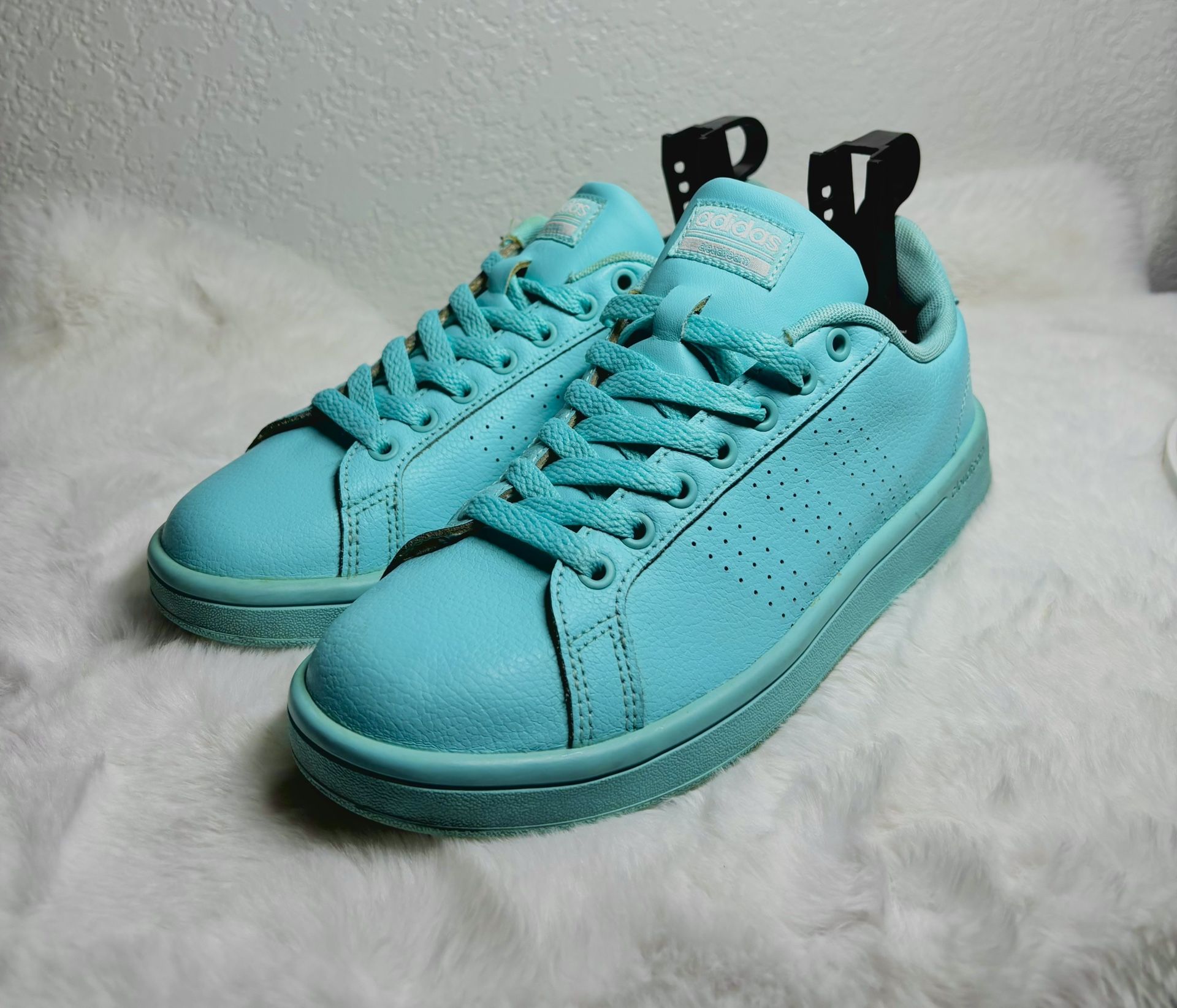 Woman’s Adidas/ Cloud form All Leather~ sz 7