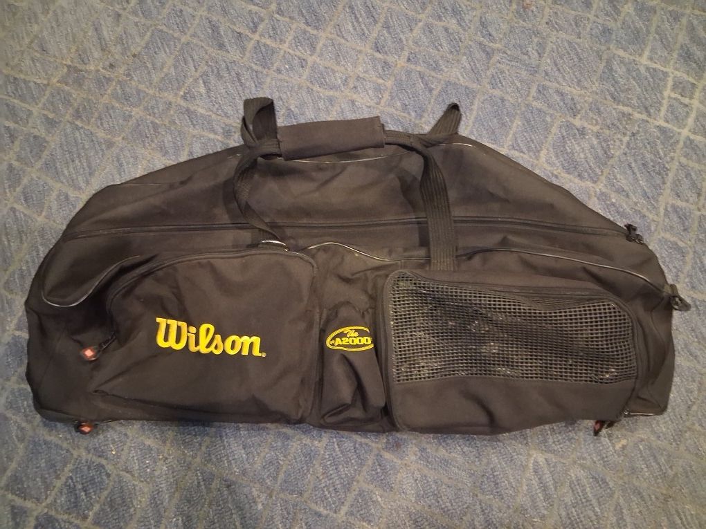 Wilson A2000 baseball player-style bat team duffle bag