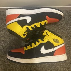 Jordan 1 Mid Black Amarillo
