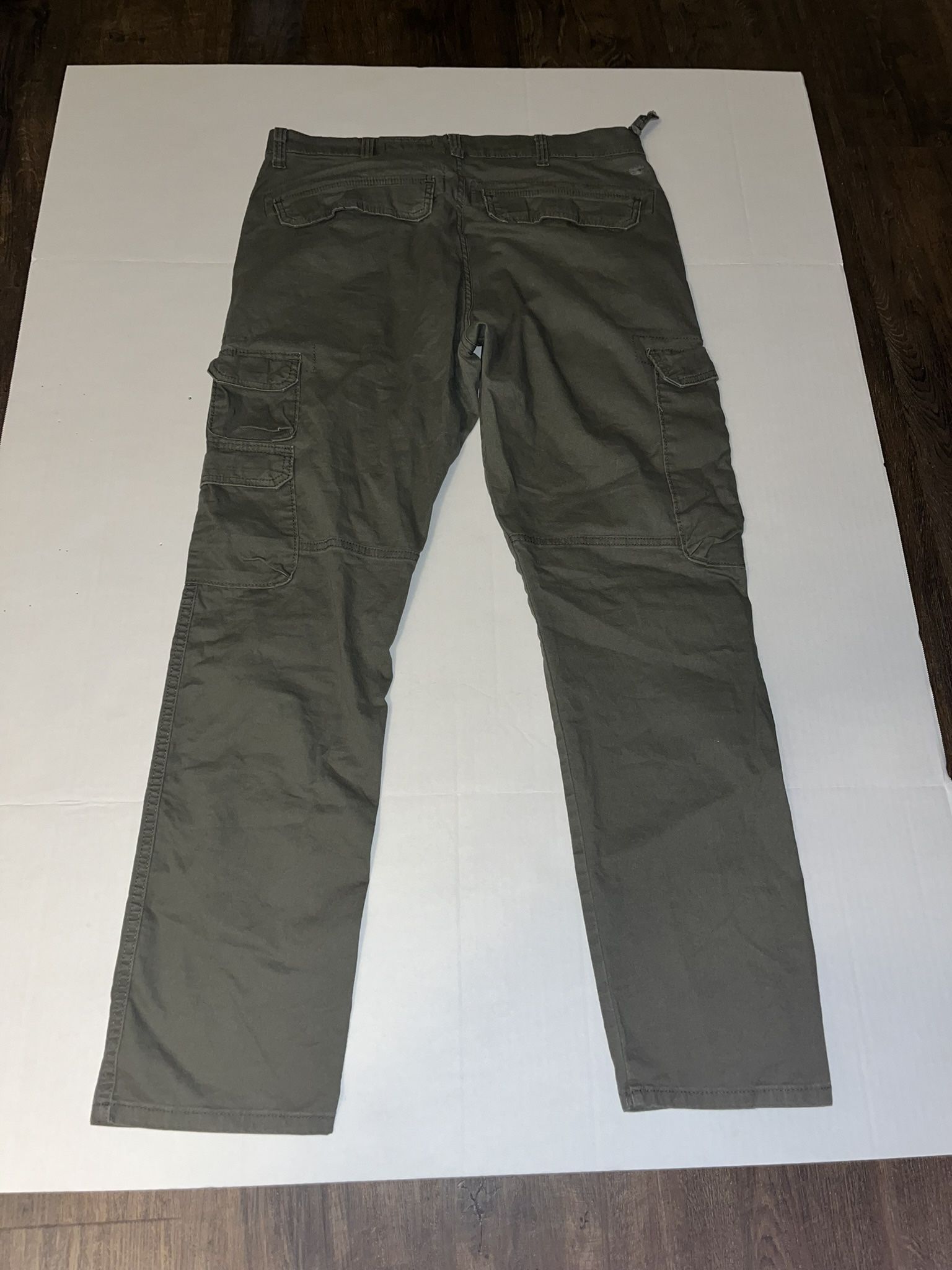 Men’s Olive Wrangler Cargo Pants - Size 34x32, Flaws Shown