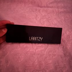 Laritzy Makeup Eyeshadow Palette 