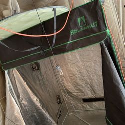 5x5’ Grow Tent w/ Inline Fan, Carbon Filter, Dehumidifier
