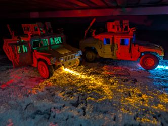 BBI Elite Force HUMVEE x2 1/18 scale action figure military vehicle