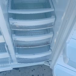 Refrigerator Freezer With Ice Maker And Water Dispenser Deli Fresh Humidity Control And More